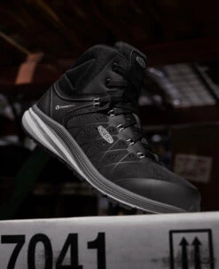 Keen Women's Vista Energy Mid (Carbon-Fiber Toe) | Vapor/Black -Keen 1025220 PDP RightImage