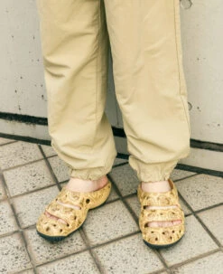 Keen Men's Yogui Arts Clog X THC | Caffe Latte Paisley 15 Keen Men's Yogui Arts Clog X THC | Caffe Latte Paisley -Keen MYoguiArtsLifestylePDPSingleRight