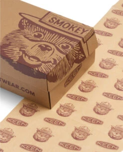 Keen Men's Newport Retro X Smokey Bear | Smokey Bear/Military Olive 17 Keen Men's Newport Retro X Smokey Bear | Smokey Bear/Military Olive -Keen M W Newport Smokey Lifestyle Single Right