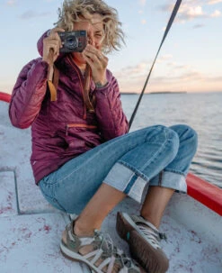 Keen Women's Whisper | Red Dahlia -Keen WhisperLifestylePDPSingleRight 51bdb148 723a 42e7 8fd6 55c35b87ff42